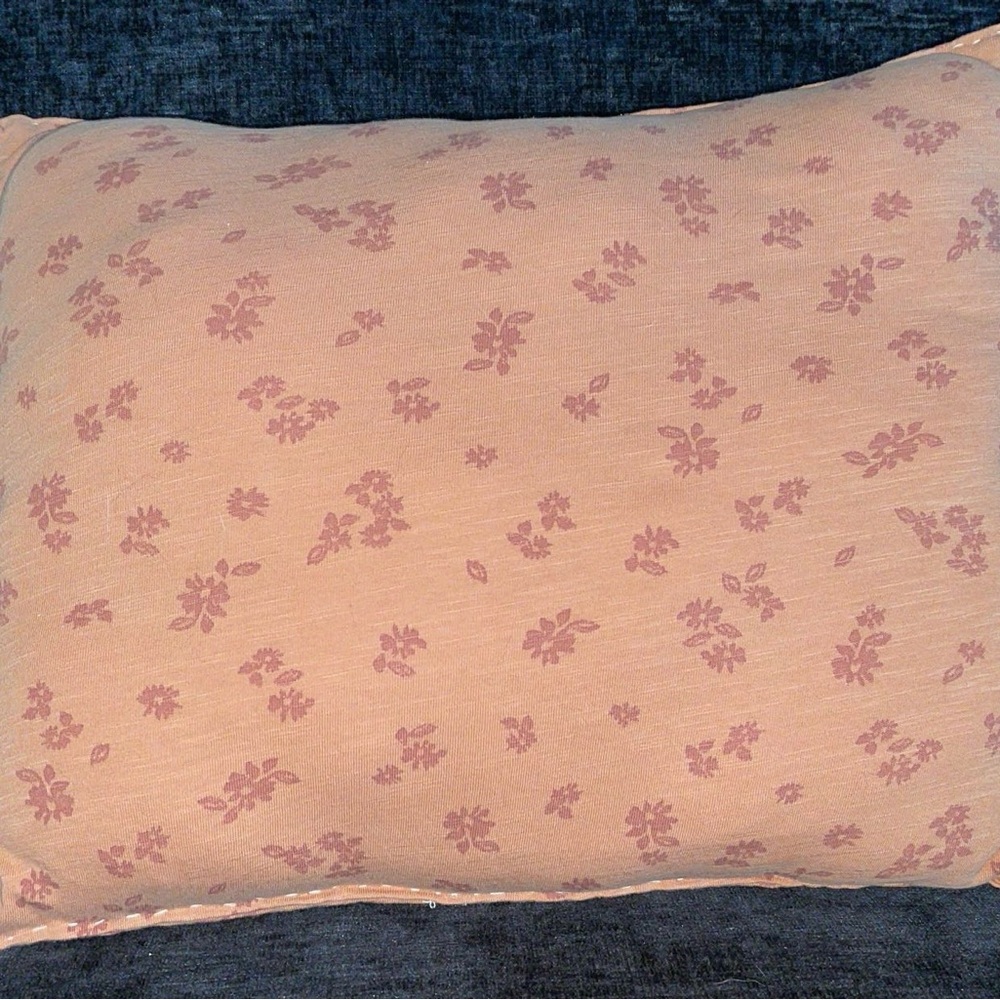 Floral Patterned Pillowcase - Picture 4 of 4